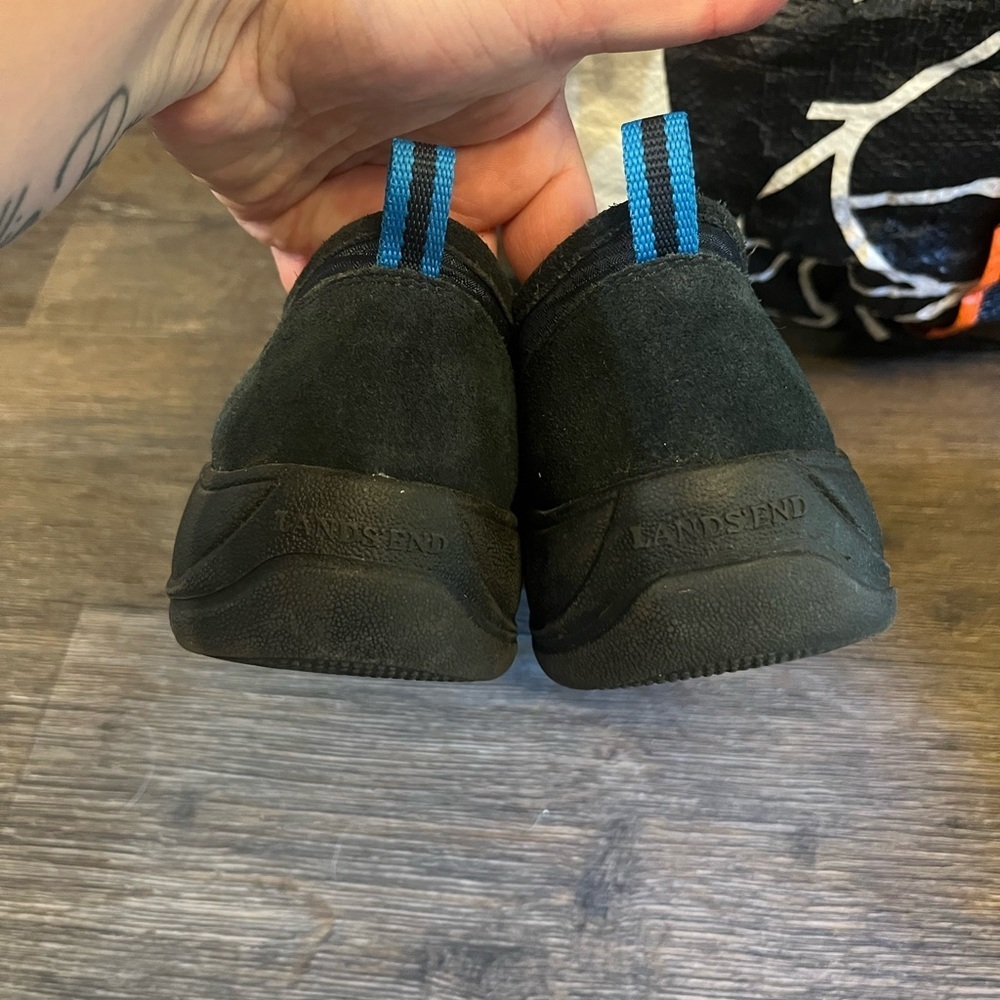 Land's End Women’s Black/Blue All Weather Insulated Suede Leather Zip Moccasin 8 - Picture 2 of 5